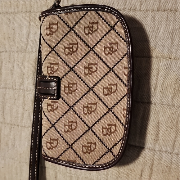 Dooney & Bourke wristlet - Picture 2 of 3